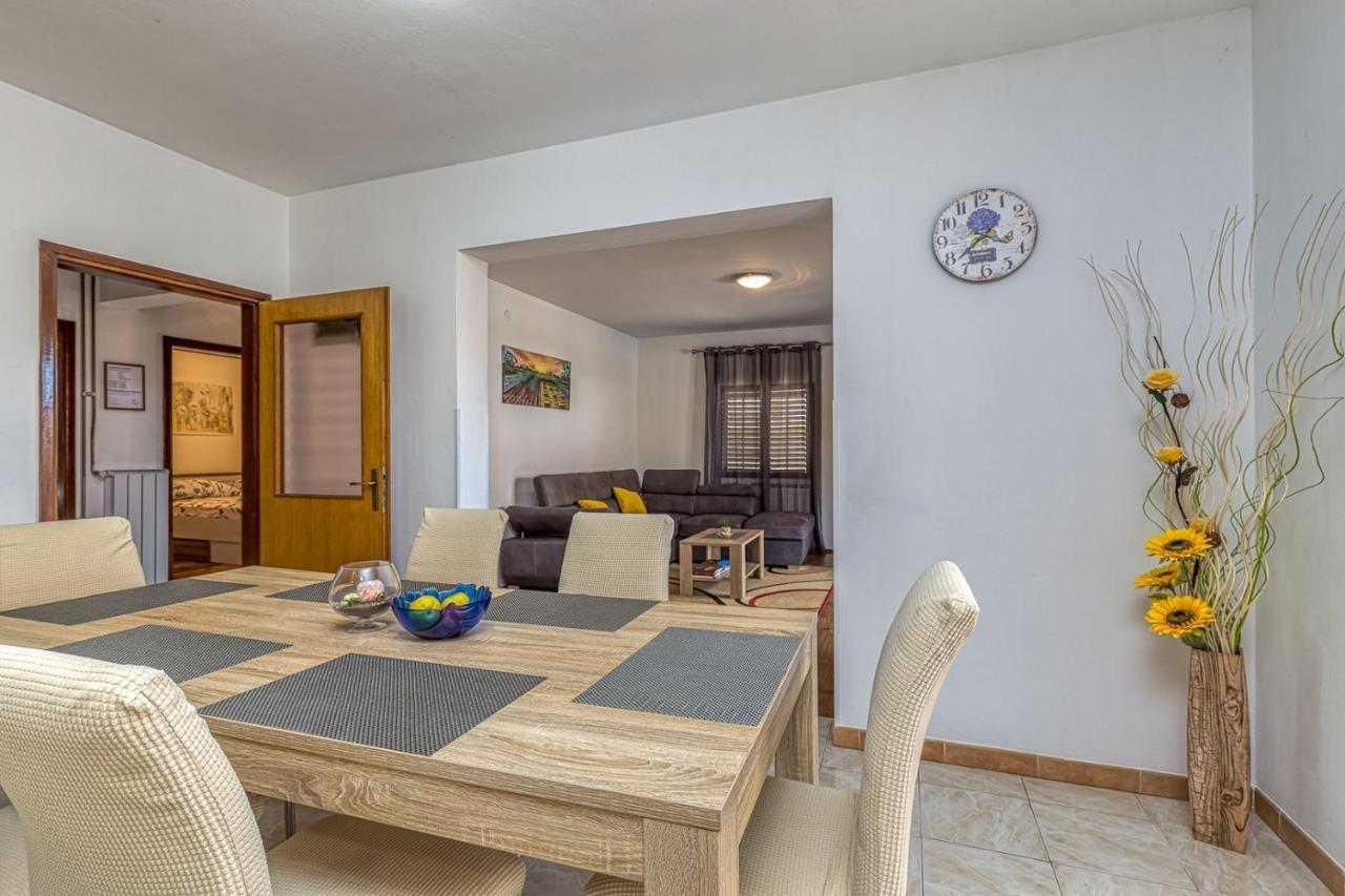 Appartement Emanuela With Private Pool à Loborika Extérieur photo