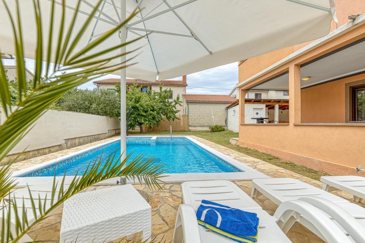 Appartement Emanuela With Private Pool à Loborika Extérieur photo